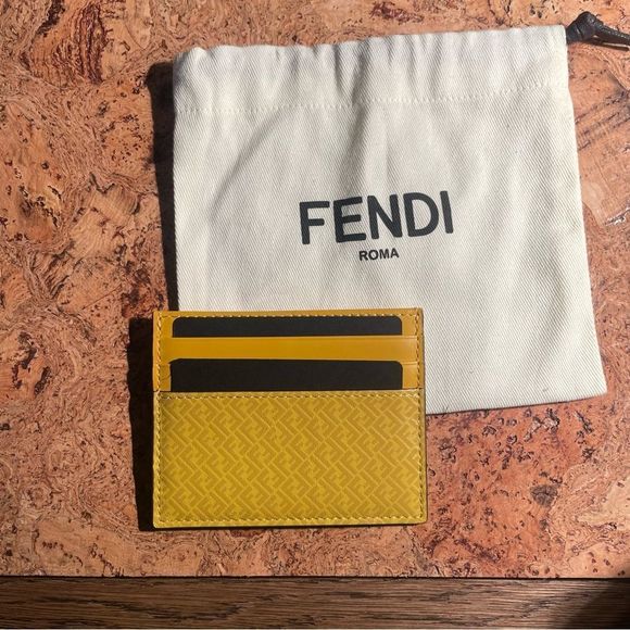New🌻FENDI CARDHOLDER 🌻 - Picture 2 of 9